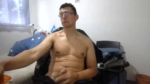 Snapshot of marlonfit chatting on 06/30/26, 03:13 marlonfit online show from 06/30/26, 03:13