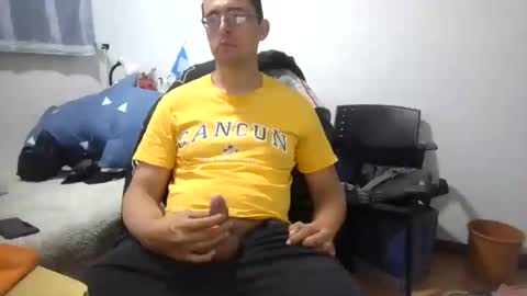 Snapshot of marlonfit chatting on 07/01/26, 04:03 marlonfit online show from 07/01/26, 04:03