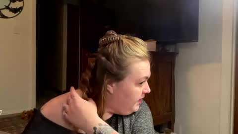 Snapshot of maroon_moon chatting on 02/13/25, 01:59 maroon_moon online show from 02/13/25, 01:59