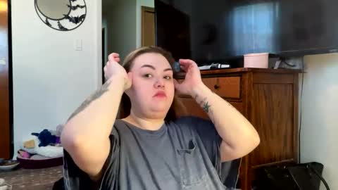 Snapshot of maroon_moon chatting on 02/17/25, 04:59 maroon_moon online show from 02/17/25, 04:59