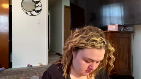 Snapshot of maroon_moon chatting on 02/18/25, 04:37 maroon_moon online show from 02/18/25, 04:37