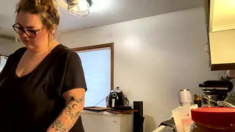 Snapshot of maroon_moon chatting on 02/18/25, 10:47 maroon_moon online show from 02/18/25, 10:47