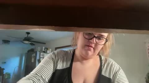 maroon_moon online show from 11/16/25, 10:04