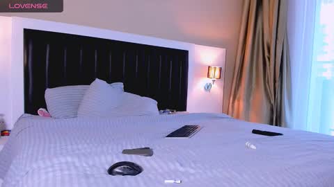 Mari online show from 11/11/25, 06:13