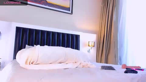 Mari online show from 11/23/25, 07:08