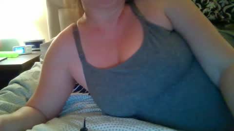 Snapshot of marriedcouple9 chatting on 12/23/24, 03:29 Jess and Nick online show from 12/23/24, 03:29