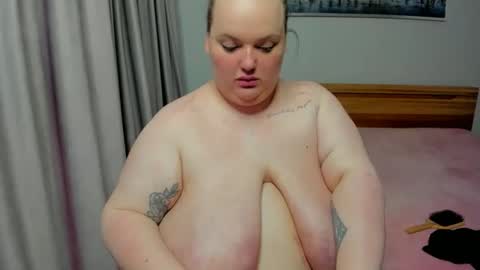 Mary online show from 09/30/25, 02:11