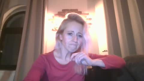 Snapshot of marrygorund chatting on 01/16/25, 05:32 MaryGoRound online show from 01/16/25, 05:32