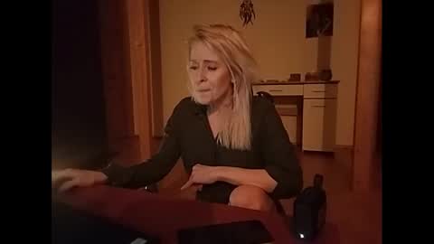 Snapshot of marrygorund chatting on 01/30/25, 02:38 MaryGoRound online show from 01/30/25, 02:38