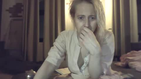 Snapshot of marrygorund chatting on 02/24/25, 03:12 MaryGoRound online show from 02/24/25, 03:12