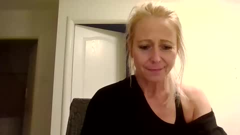 Snapshot of marrygorund chatting on 11/01/25, 03:14 MaryGoRound online show from 11/01/25, 03:14