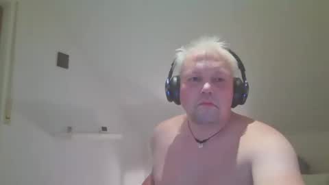 Snapshot of mars0481 chatting on 11/16/25, 09:31 mars0481 online show from 11/16/25, 09:31