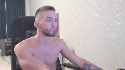 Snapshot of marselle_looker chatting on 01/12/25, 08:04 Marselle online show from 01/12/25, 08:04