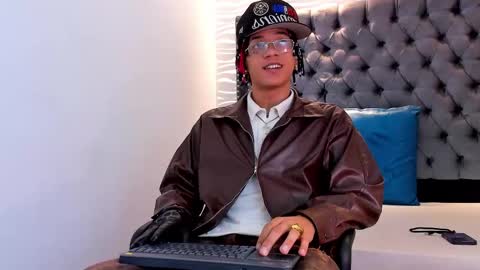 MARSHALL online show from 12/22/25, 01:08