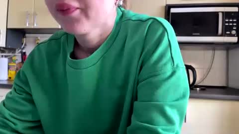 Snapshot of martaluna_ chatting on 04/20/26, 11:57 Marta online show from 04/20/26, 11:57