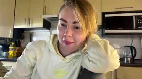 Snapshot of martaluna_ chatting on 05/05/26, 08:17 Marta online show from 05/05/26, 08:17