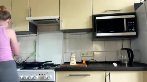 Snapshot of martaluna_ chatting on 05/24/26, 11:48 Marta online show from 05/24/26, 11:48