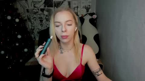 Snapshot of martha_cameron chatting on 12/17/24, 08:10 Martha Cameron online show from 12/17/24, 08:10