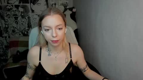 Snapshot of martha_cameron chatting on 01/28/25, 10:23 Martha Cameron online show from 01/28/25, 10:23