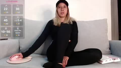 Snapshot of marthina_thompson chatting on 05/26/26, 12:01 marthina thompson online show from 05/26/26, 12:01