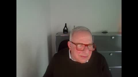martin_1947 online show from 02/16/25, 04:42