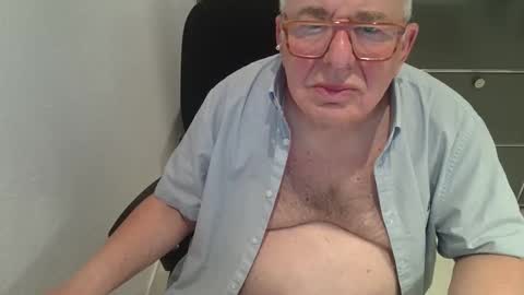 martin_1947 online show from 10/25/25, 08:03