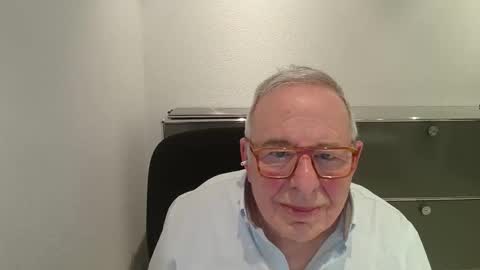Snapshot of martin_1947 chatting on 01/11/26, 08:14 martin_1947 online show from 01/11/26, 08:14