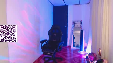 Snapshot of martina_adams chatting on 02/06/25, 01:27 mari online show from 02/06/25, 01:27