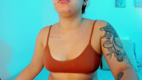 C A R O L I N A  online show from 05/05/26, 10:56
