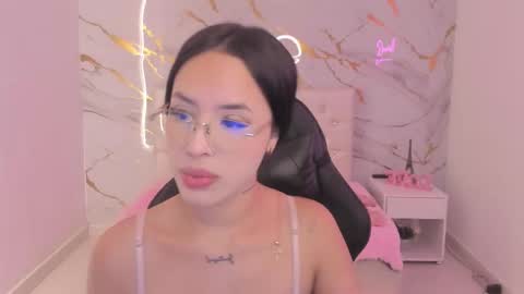 Snapshot of martina_gomezgomez chatting on 02/12/26, 12:33 online show from 02/12/26, 12:33