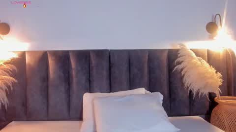 Laura online show from 10/22/25, 03:18