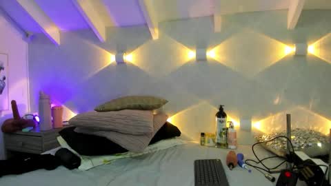 martina mIIler online show from 03/24/26, 12:54