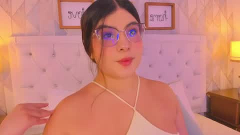 Snapshot of martina_rivera_ chatting on 05/08/26, 11:48 Martina online show from 05/08/26, 11:48