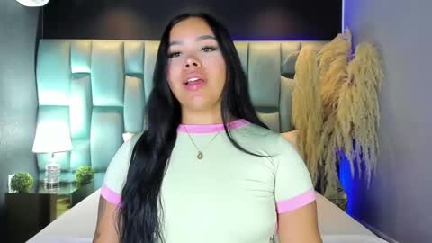 Snapshot of martinagarcia__ chatting on 04/18/26, 07:29 Martina Garcia online show from 04/18/26, 07:29