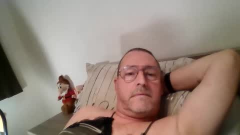 Snapshot of martinb62 chatting on 09/30/25, 08:03 Hotguy61 online show from 09/30/25, 08:03