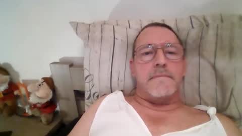 Snapshot of martinb62 chatting on 10/08/25, 08:17 Hotguy61 online show from 10/08/25, 08:17