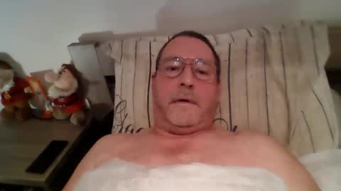 Snapshot of martinb62 chatting on 10/16/25, 09:05 Hotguy61 online show from 10/16/25, 09:05