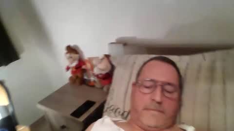 Snapshot of martinb62 chatting on 10/17/25, 09:28 Hotguy61 online show from 10/17/25, 09:28