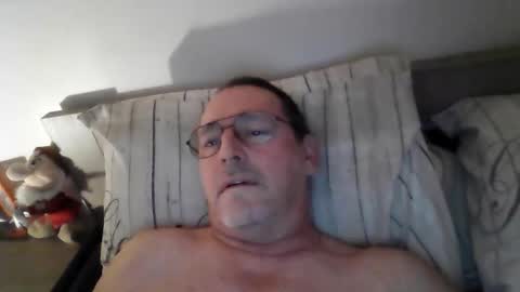 Snapshot of martinb62 chatting on 10/21/25, 08:53 Hotguy61 online show from 10/21/25, 08:53