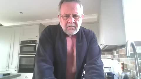 Snapshot of martinrgbxxxx chatting on 05/05/26, 08:00 martinrgbxxxx online show from 05/05/26, 08:00