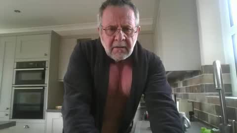 Snapshot of martinrgbxxxx chatting on 05/18/26, 07:58 martinrgbxxxx online show from 05/18/26, 07:58