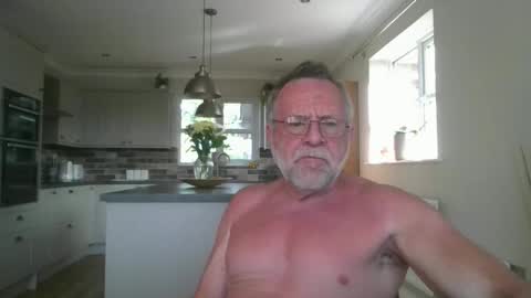 Snapshot of martinrgbxxxx chatting on 05/30/26, 08:00 martinrgbxxxx online show from 05/30/26, 08:00