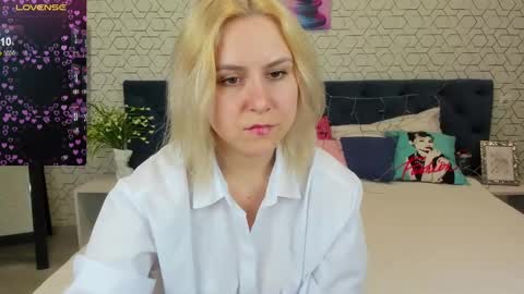 Snapshot of mary__bailey chatting on 01/15/25, 07:48 mary__bailey online show from 01/15/25, 07:48