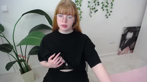 Snapshot of mary_elle chatting on 04/28/26, 01:16 Mary online show from 04/28/26, 01:16