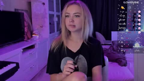 Mary online show from 09/22/25, 02:24