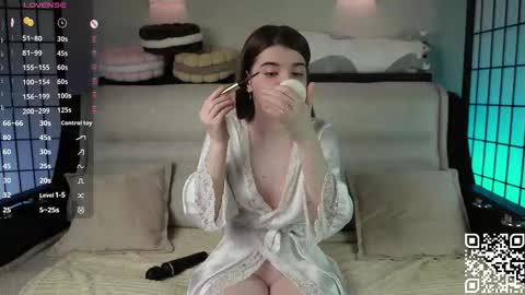 Snapshot of mary_shake chatting on 09/14/25, 12:10 Mary online show from 09/14/25, 12:10