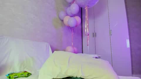 Snapshot of mary_shiota chatting on 04/25/26, 01:36 HelIo Everyone Im MaryWelcome to my room and lets have a good time together with me online show from 04/25/26, 01:36