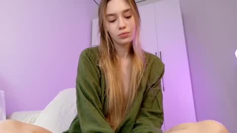 Snapshot of mary_shiota chatting on 06/08/26, 09:31 HelIo Everyone Im MaryWelcome to my room and lets have a good time together with me online show from 06/08/26, 09:31