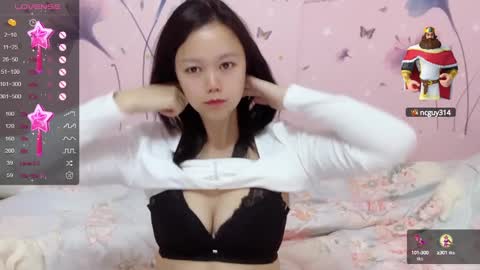 mary_uu online show from 01/11/25, 02:25