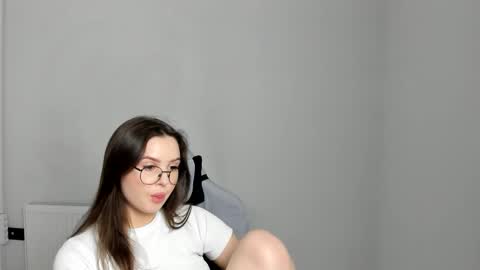 Snapshot of mary_wave_ chatting on 05/06/26, 11:26 Alice online show from 05/06/26, 11:26
